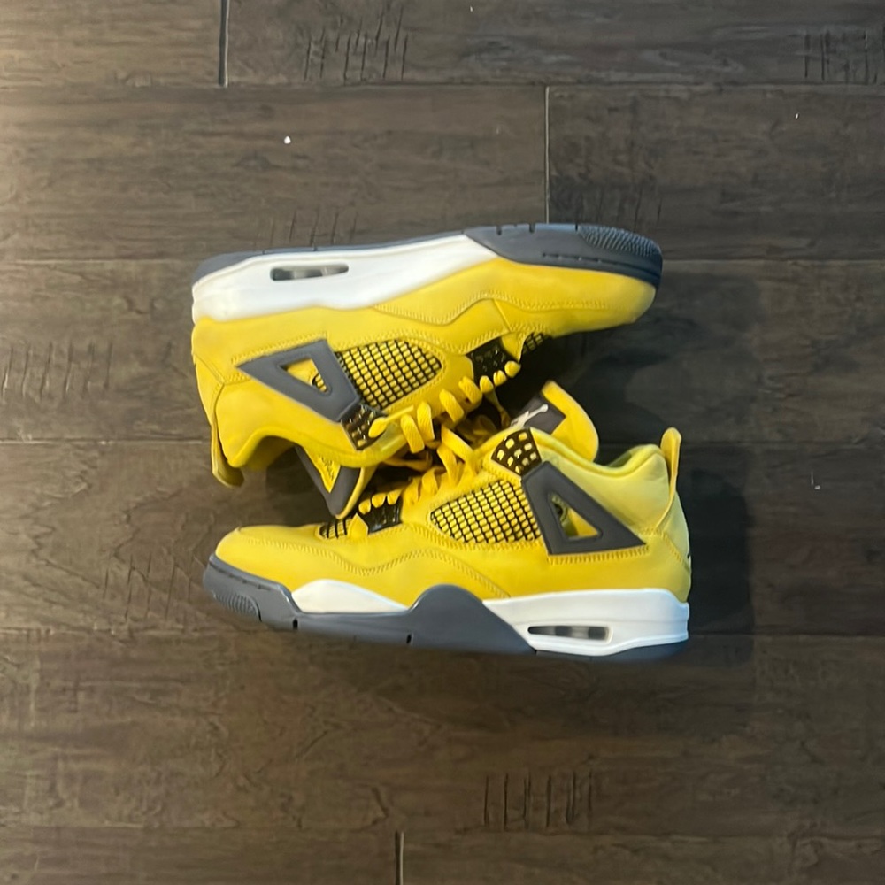 Jordan 4 Retro “lightning (2021)”
